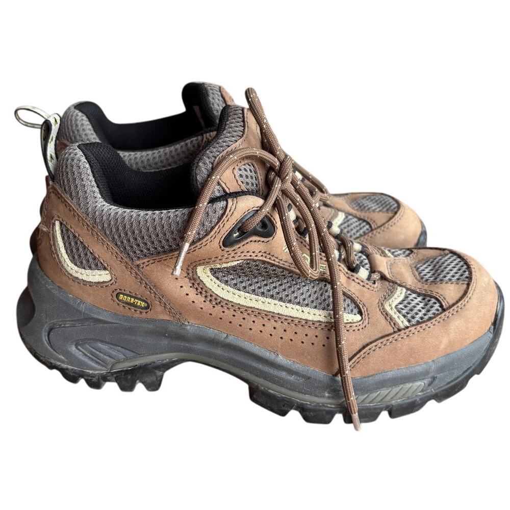 Vasque Womens Goretex Hiking Shoes or Low Rise Boots with Vibram Soles size 8